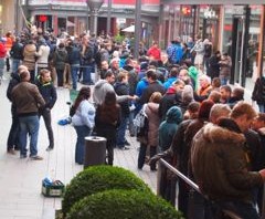 Lange Schlangen vor den Apple Stores – iPhone 5S und iPhone 5C ab heute im Verkauf